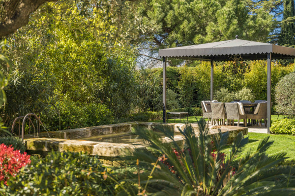 villa in Mougins : Rent gorgeous 5-bedroom villa with swimming pool in a private domaine in Mougins - Photo 10