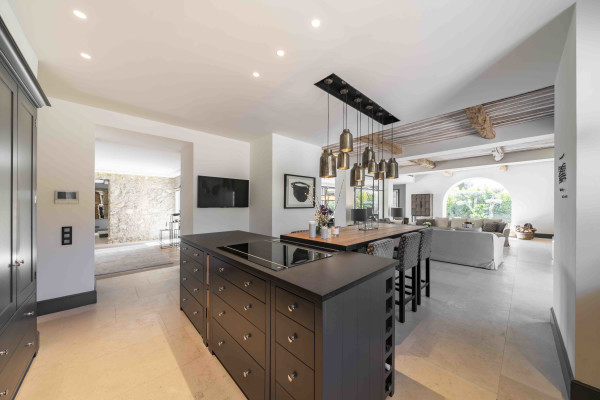 villa in Mougins : Rent gorgeous 5-bedroom villa with swimming pool in a private domaine in Mougins - Photo 45