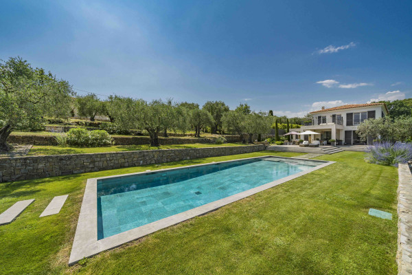 villa in Châteauneuf-Grasse : Rent wonderful modern villa located in very peaceful surroundings close to Valbonne - Photo 5
