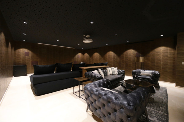 villa in St Tropez : Rent stunning 6 bedroom villa with gym, wine cellar and swimming pool and views over the Mediterranean sea and vineyard in St Tropez - Photo 68