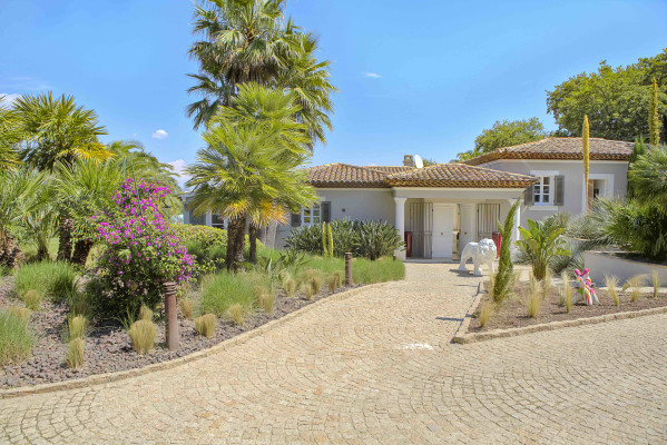 villa in St Tropez : Rent beautiful villa in the heart of Saint Tropez with views over the village and the sea - Photo 86