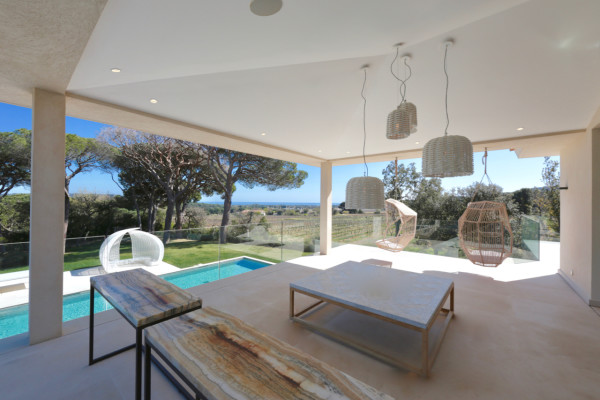 villa in St Tropez : Rent stunning 6 bedroom villa with gym, wine cellar and swimming pool and views over the Mediterranean sea and vineyard in St Tropez - Photo 80