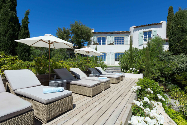 villa in St Tropez : Rent superb villa with swimming pool and  sea views in a private domaine close to St Tropez - Photo 32