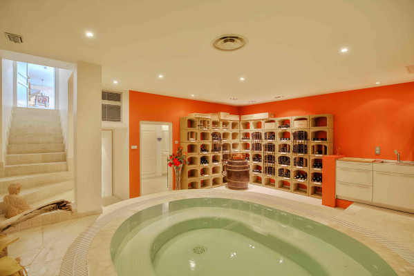 villa in St Tropez : Rent beautiful villa in the heart of Saint Tropez with views over the village and the sea - Photo 22