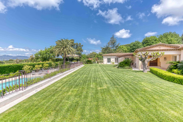 villa in St Tropez : Rent gorgeous villa with swimming pool within just a minute drive to the very heart of Saint Tropez - Photo 38