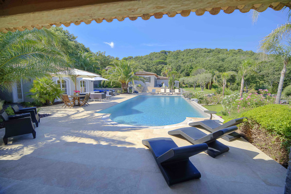 villa in St Tropez : Rent beautiful villa in the heart of Saint Tropez with views over the village and the sea - Photo 51