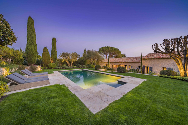 villa in Mougins : Rent gorgeous 5-bedroom villa with swimming pool in a private domaine in Mougins - Photo 62