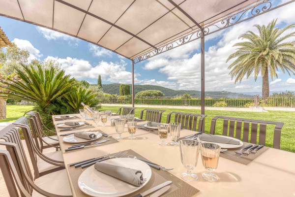villa in St Tropez : Rent gorgeous villa with swimming pool within just a minute drive to the very heart of Saint Tropez - Photo 3