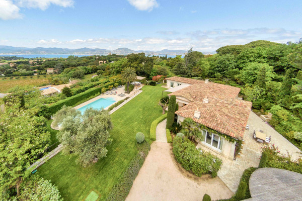 villa in St Tropez : Rent gorgeous villa with swimming pool within just a minute drive to the very heart of Saint Tropez - Photo 1