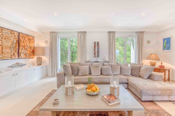 villa in St Tropez : Rent gorgeous villa with swimming pool within just a minute drive to the very heart of Saint Tropez - Photo 7