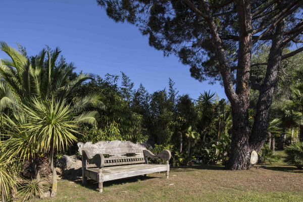 villa in St Tropez : Rent amazing 11 bedroom( 8 guest + 3 staff) villa with swimming pool and cinema in St Tropez walking distance to the beach, close to the village centre. - Photo 87