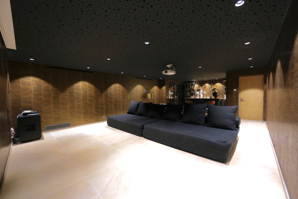 villa in St Tropez : Rent stunning 6 bedroom villa with gym, wine cellar and swimming pool and views over the Mediterranean sea and vineyard in St Tropez - Photo 67