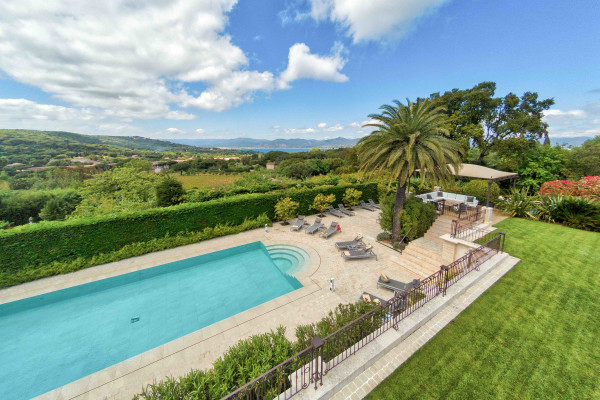 villa in St Tropez : Rent gorgeous villa with swimming pool within just a minute drive to the very heart of Saint Tropez - Photo 44