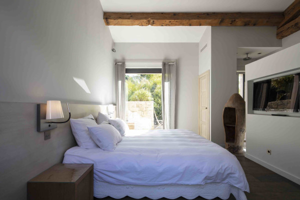 villa in St Tropez : Rent amazing 11 bedroom( 8 guest + 3 staff) villa with swimming pool and cinema in St Tropez walking distance to the beach, close to the village centre. - Photo 40