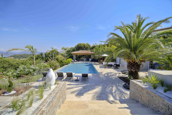 villa in St Tropez : Rent beautiful villa in the heart of Saint Tropez with views over the village and the sea - Photo 57