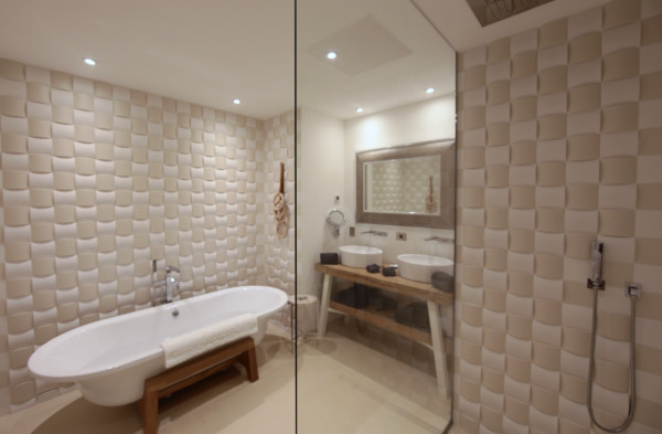villa in St Tropez : Rent stunning 6 bedroom villa with gym, wine cellar and swimming pool and views over the Mediterranean sea and vineyard in St Tropez - Photo 44