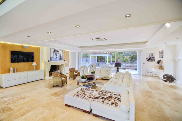 villa in St Tropez : Rent beautiful villa in the heart of Saint Tropez with views over the village and the sea - Photo 5