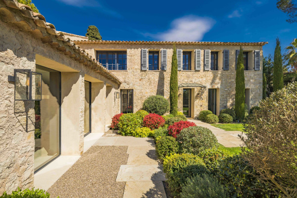 villa in Mougins : Rent gorgeous 5-bedroom villa with swimming pool in a private domaine in Mougins - Photo 5