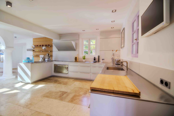 villa in St Tropez : Rent beautiful villa in the heart of Saint Tropez with views over the village and the sea - Photo 23