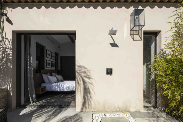 villa in St Tropez : Rent amazing 11 bedroom( 8 guest + 3 staff) villa with swimming pool and cinema in St Tropez walking distance to the beach, close to the village centre. - Photo 44