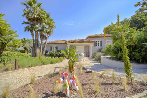 villa in St Tropez : Rent beautiful villa in the heart of Saint Tropez with views over the village and the sea - Photo 42