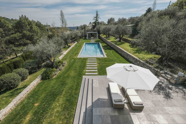 villa in Châteauneuf-Grasse : Rent wonderful modern villa located in very peaceful surroundings close to Valbonne - Photo 43