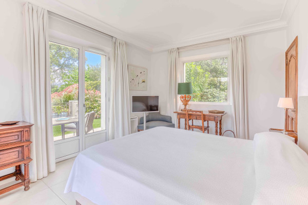 villa in St Tropez : Rent gorgeous villa with swimming pool within just a minute drive to the very heart of Saint Tropez - Photo 23