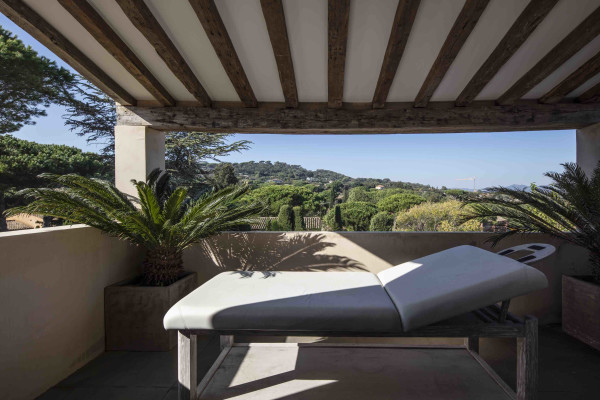 villa in St Tropez : Rent amazing 11 bedroom( 8 guest + 3 staff) villa with swimming pool and cinema in St Tropez walking distance to the beach, close to the village centre. - Photo 29