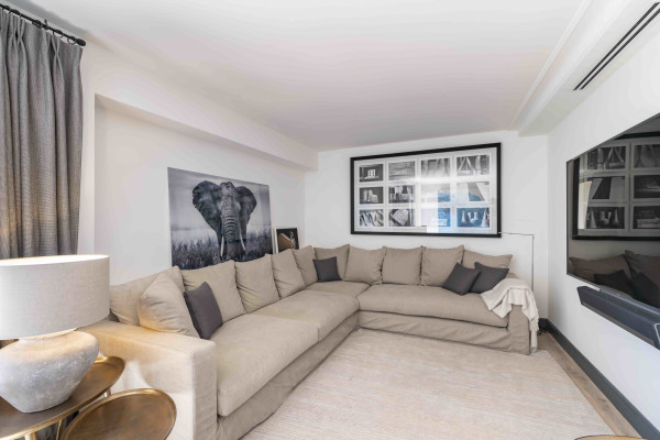 villa in Mougins : Rent gorgeous 5-bedroom villa with swimming pool in a private domaine in Mougins - Photo 34