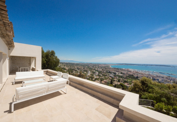 villa in Cannes : Rent wonderful modern villa on the heights of Cannes with a great Seaview - Photo 13