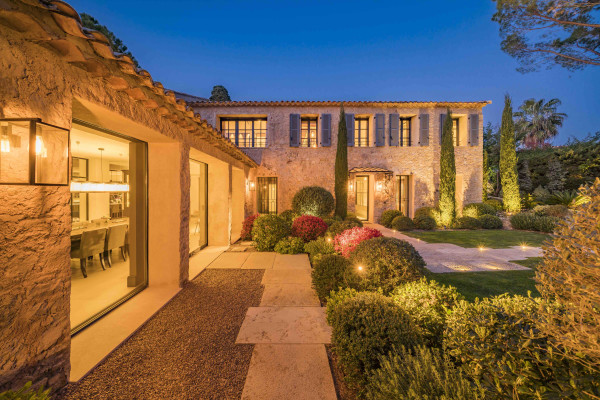 villa in Mougins : Rent gorgeous 5-bedroom villa with swimming pool in a private domaine in Mougins - Photo 70