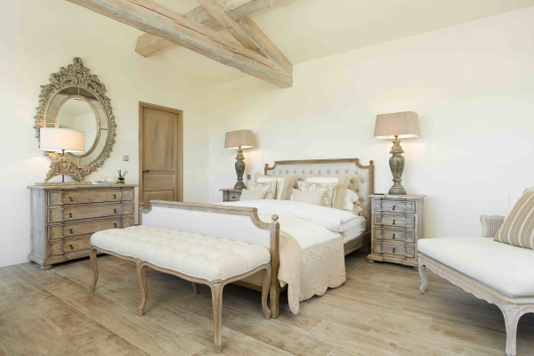 villa in St Tropez : Rent superb villa with swimming pool and  sea views in a private domaine close to St Tropez - Photo 16
