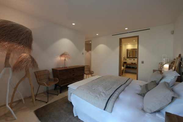 villa in St Tropez : Rent stunning 6 bedroom villa with gym, wine cellar and swimming pool and views over the Mediterranean sea and vineyard in St Tropez - Photo 43