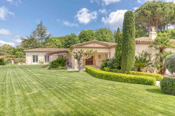 villa in St Tropez : Rent gorgeous villa with swimming pool within just a minute drive to the very heart of Saint Tropez - Photo 36