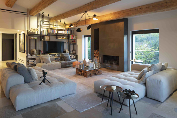 villa in St Tropez : Rent amazing 11 bedroom( 8 guest + 3 staff) villa with swimming pool and cinema in St Tropez walking distance to the beach, close to the village centre. - Photo 4