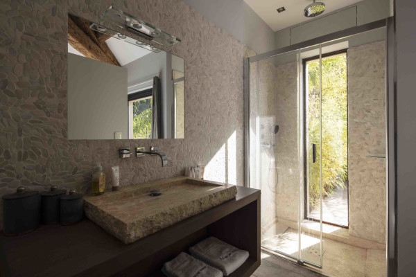 villa in St Tropez : Rent amazing 11 bedroom( 8 guest + 3 staff) villa with swimming pool and cinema in St Tropez walking distance to the beach, close to the village centre. - Photo 43