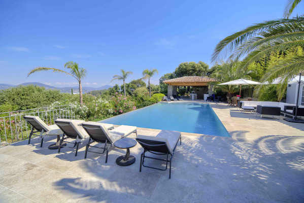 villa in St Tropez : Rent beautiful villa in the heart of Saint Tropez with views over the village and the sea - Photo 1