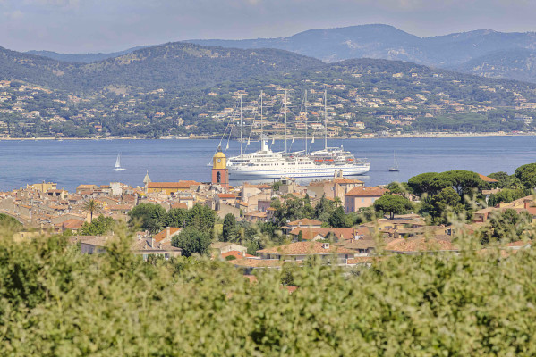 villa in St Tropez : Rent beautiful villa in the heart of Saint Tropez with views over the village and the sea - Photo 75