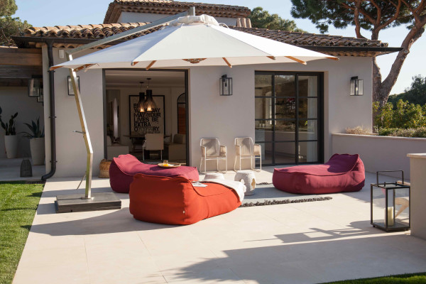 villa in St Tropez : Rent Stunning 5 bedroom villa in famous private domaine 'Les Parcs de St Tropez 'and 100 meters from the beach. - Photo 20