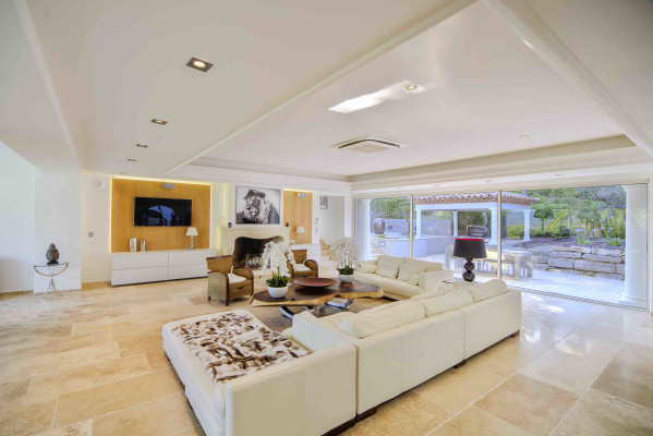 villa in St Tropez : Rent beautiful villa in the heart of Saint Tropez with views over the village and the sea - Photo 11