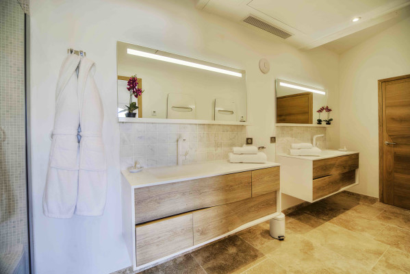 villa in St Tropez : Rent beautiful villa in the heart of Saint Tropez with views over the village and the sea - Photo 65