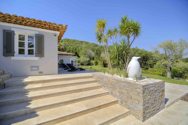 villa in St Tropez : Rent beautiful villa in the heart of Saint Tropez with views over the village and the sea - Photo 54