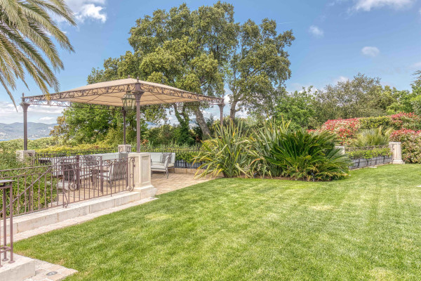 villa in St Tropez : Rent gorgeous villa with swimming pool within just a minute drive to the very heart of Saint Tropez - Photo 35