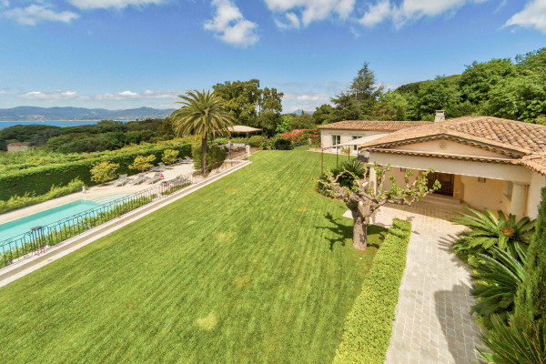 villa in St Tropez : Rent gorgeous villa with swimming pool within just a minute drive to the very heart of Saint Tropez - Photo 45