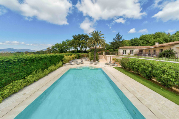 villa in St Tropez : Rent gorgeous villa with swimming pool within just a minute drive to the very heart of Saint Tropez - Photo 41