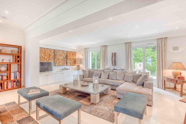 villa in St Tropez : Rent gorgeous villa with swimming pool within just a minute drive to the very heart of Saint Tropez - Photo 6