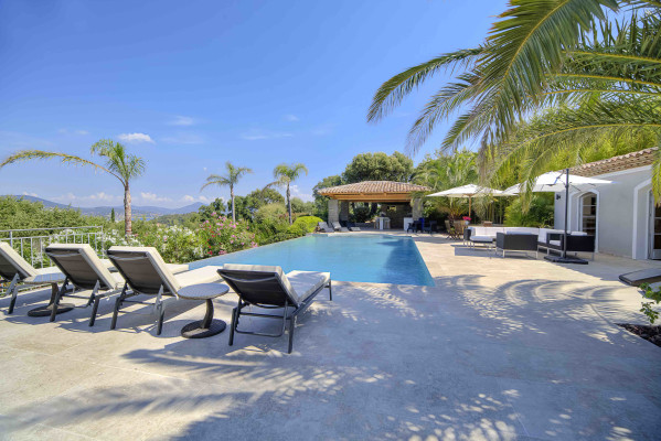 villa in St Tropez : Rent beautiful villa in the heart of Saint Tropez with views over the village and the sea - Photo 70
