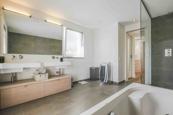 villa in Châteauneuf-Grasse : Rent wonderful modern villa located in very peaceful surroundings close to Valbonne - Photo 34