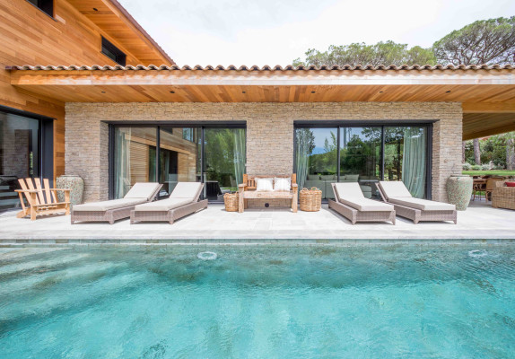 villa in St Tropez : Rent gorgeous 5-bedroom villa with swimming pool within a few minutes drive to Pampelonne Beach in Ramatuelle - Photo 1