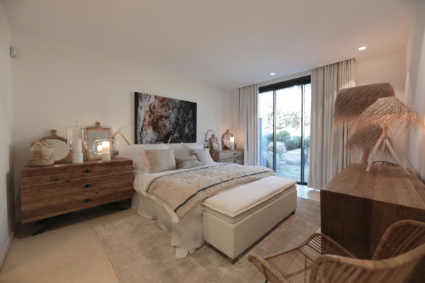 villa in St Tropez : Rent stunning 6 bedroom villa with gym, wine cellar and swimming pool and views over the Mediterranean sea and vineyard in St Tropez - Photo 42